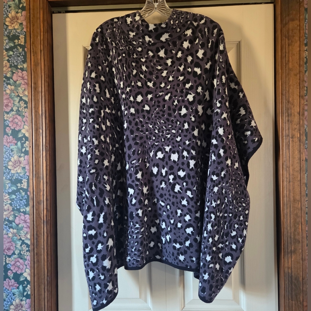 Leopard Print Poncho - Picture 2 of 3